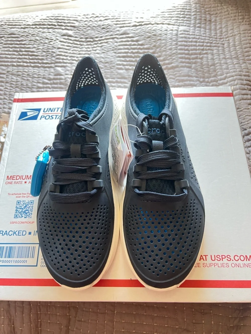 Crocs LiteRide Pacer Sneakers Men Size 7 Navy/ White Relaxed Fit NWT